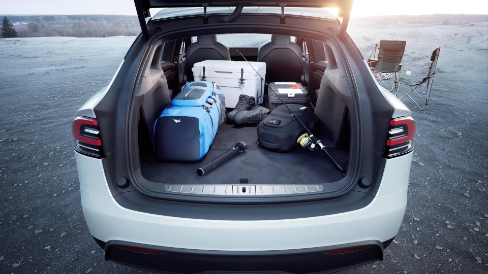 Tesla model x total trunk space