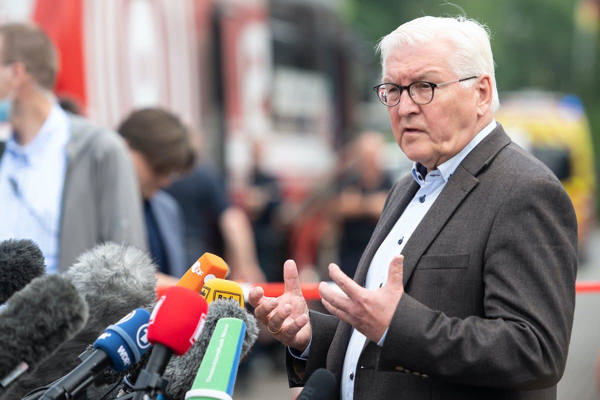 Bundespräsident Frank-Walter Steinmeier nach dem Besuch einer Feuerwehrleitzentrale