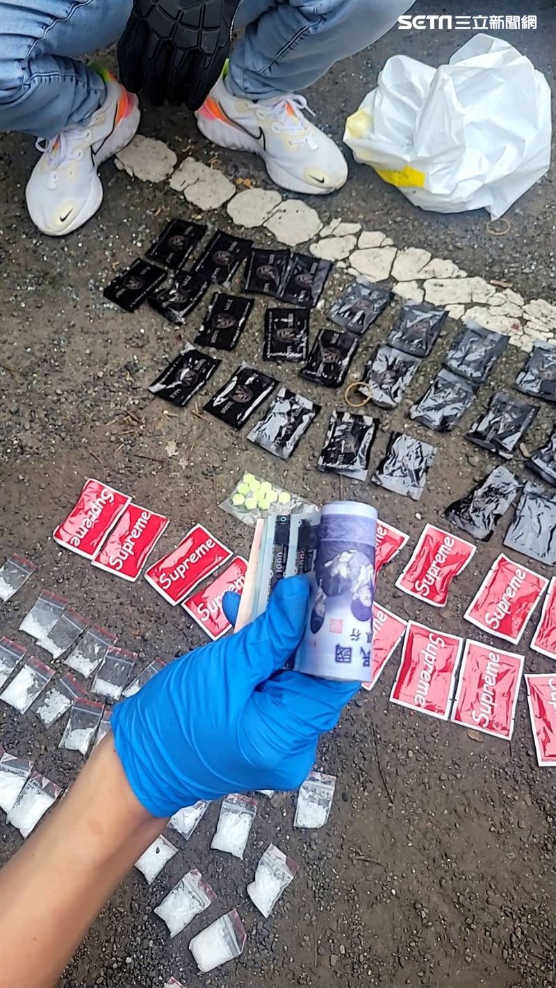 北市警方搗破劉男為首的販毒集團，並查獲大量的毒咖啡包及K他命等證物。（圖／翻攝畫面）