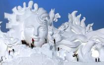<p>Artists carve the 103-meter-long snow sculpture "Long Song" for theHarbin International Snow Sculpture Art Expo at Sun Islandin theHeilongjiang Province of China.</p>
