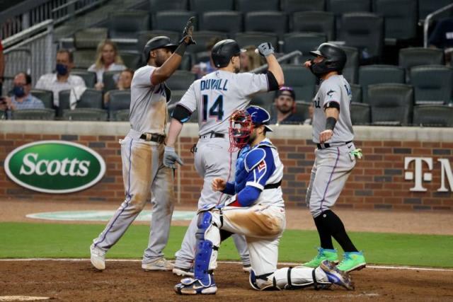 Duvall's homer in 9th inning lifts Braves past Marlins 2-1