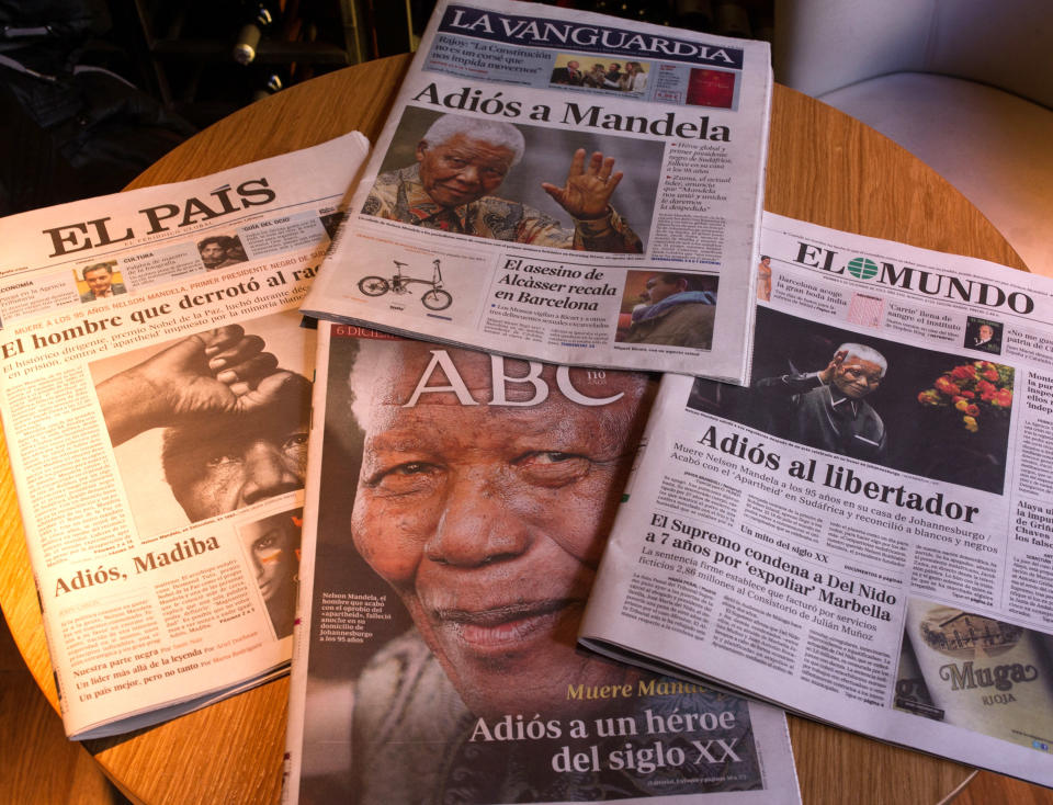 MADRID, SPAIN - DECEMBER 06:  Spanish national newspapers all feature the death of former South African president Nelson Mandela on their front page at a coffee shop on December 6, 2013 in Madrid, Spain. Incumbent South African President Jacob Zuma announced on December 5th that Mr Mandela had died at the age of 95.  (Photo by Denis Doyle/Getty Images)