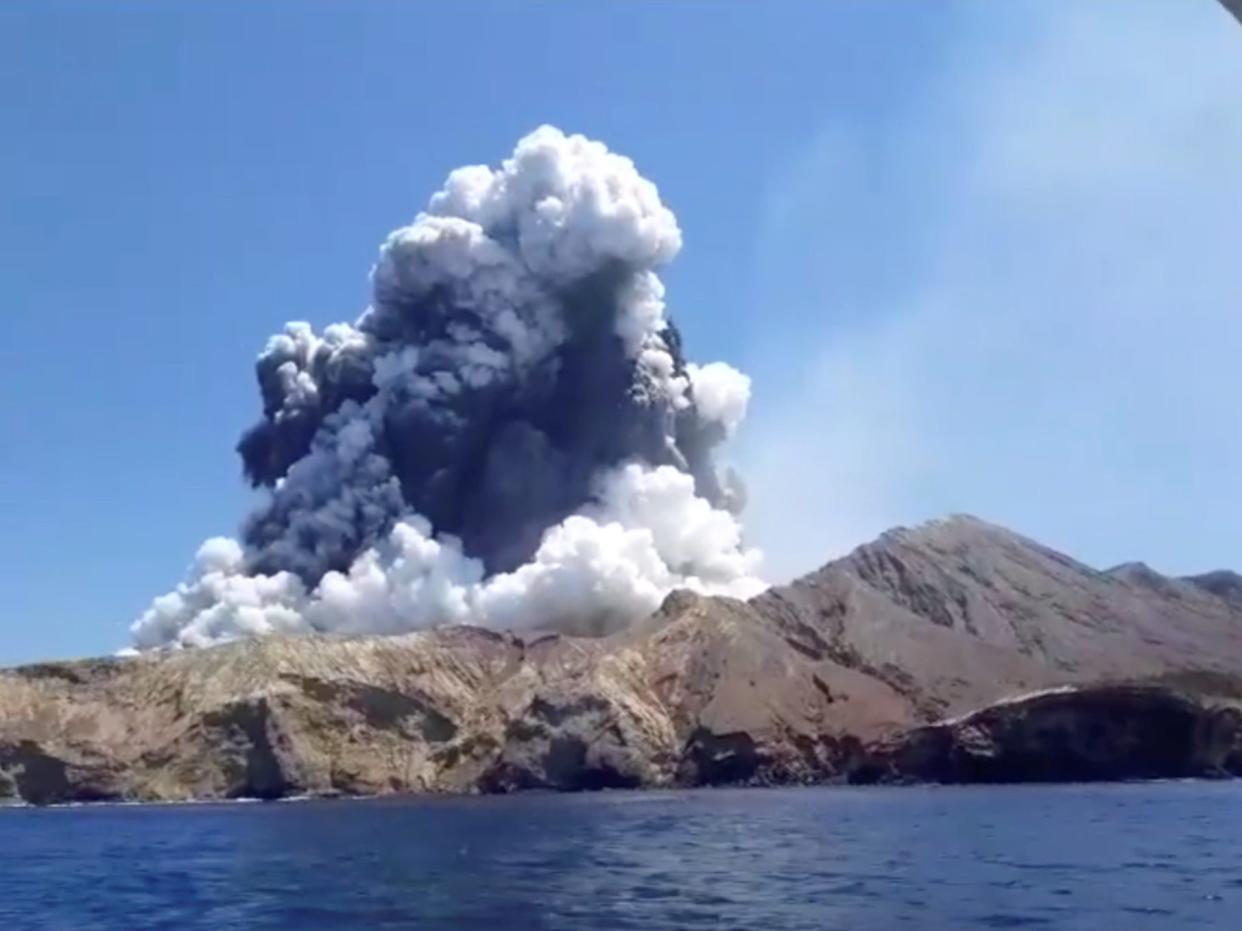 Whakaari eruption .JPG