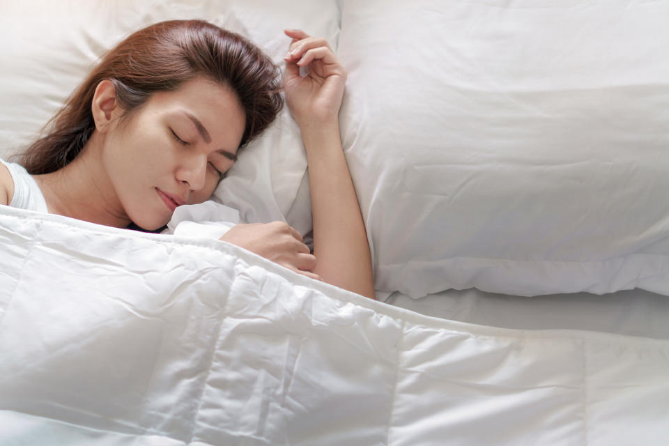 This weighted blanket makes counting sheep easy. (Photo: Getty Images)