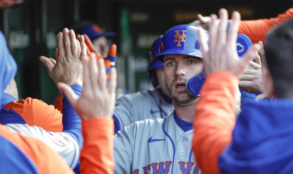 New York Mets first baseman Pete Alonso (20) is greeted after scoring against the Chicago Cubs during the third inning at Wrigley Field.