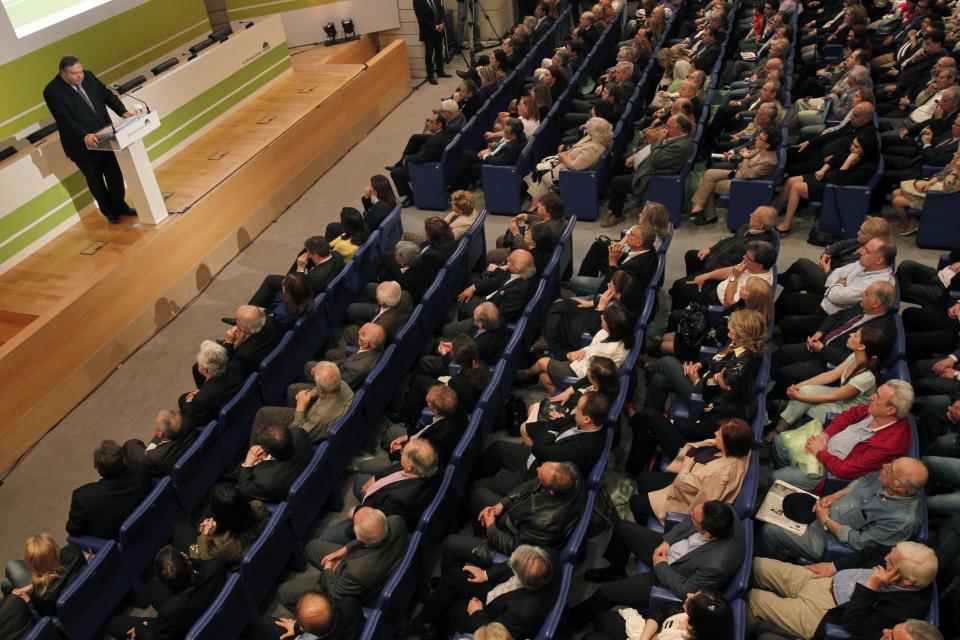 Greece's Socialist party leader Evangelos Venizelos speaks to party supporters during a pre-election rally in Athens, Saturday April 28, 2012. The former finance minister said he expected no single party to be able to form a government after the vote and noted that if his party, PASOK, were to enter a coalition a priority would be to slowly wean Greece off the restrictions of two emergency loan agreements and into self-sustaining growth by 2015.(AP Photo/Kostas Tsironis)