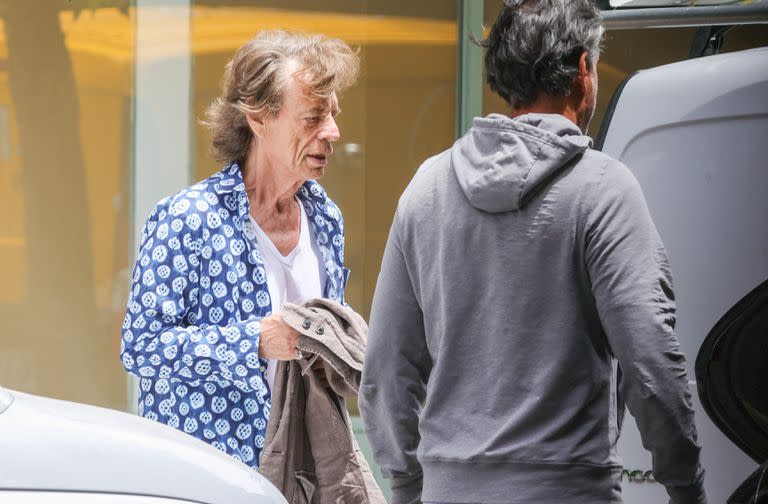 Mick Jagger a la salida de su hotel en Madrid en donde hoy se inicia el tour europeo cuyo kilómetro cero es España