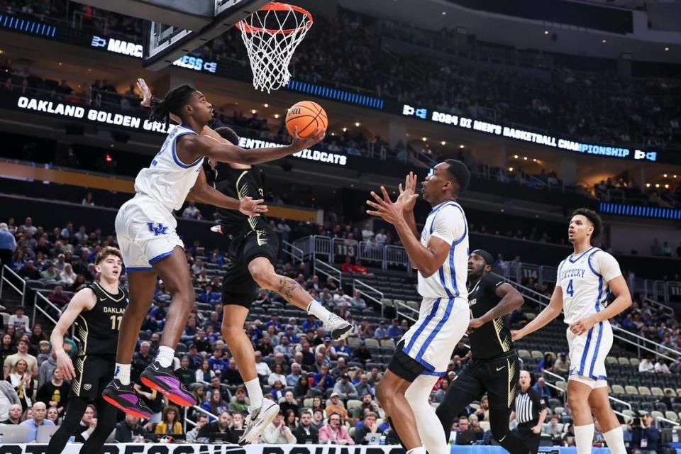 Kentucky guard Antonio Reeves scores against Oakland in the NCAA Tournament last week. He scored 27 points in his final game for the Wildcats. Silas Walker/swalker@herald-leader.com