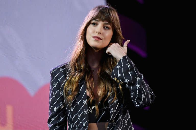 Dakota Johnson compartió un divertido video junto a un misterioso cómplice