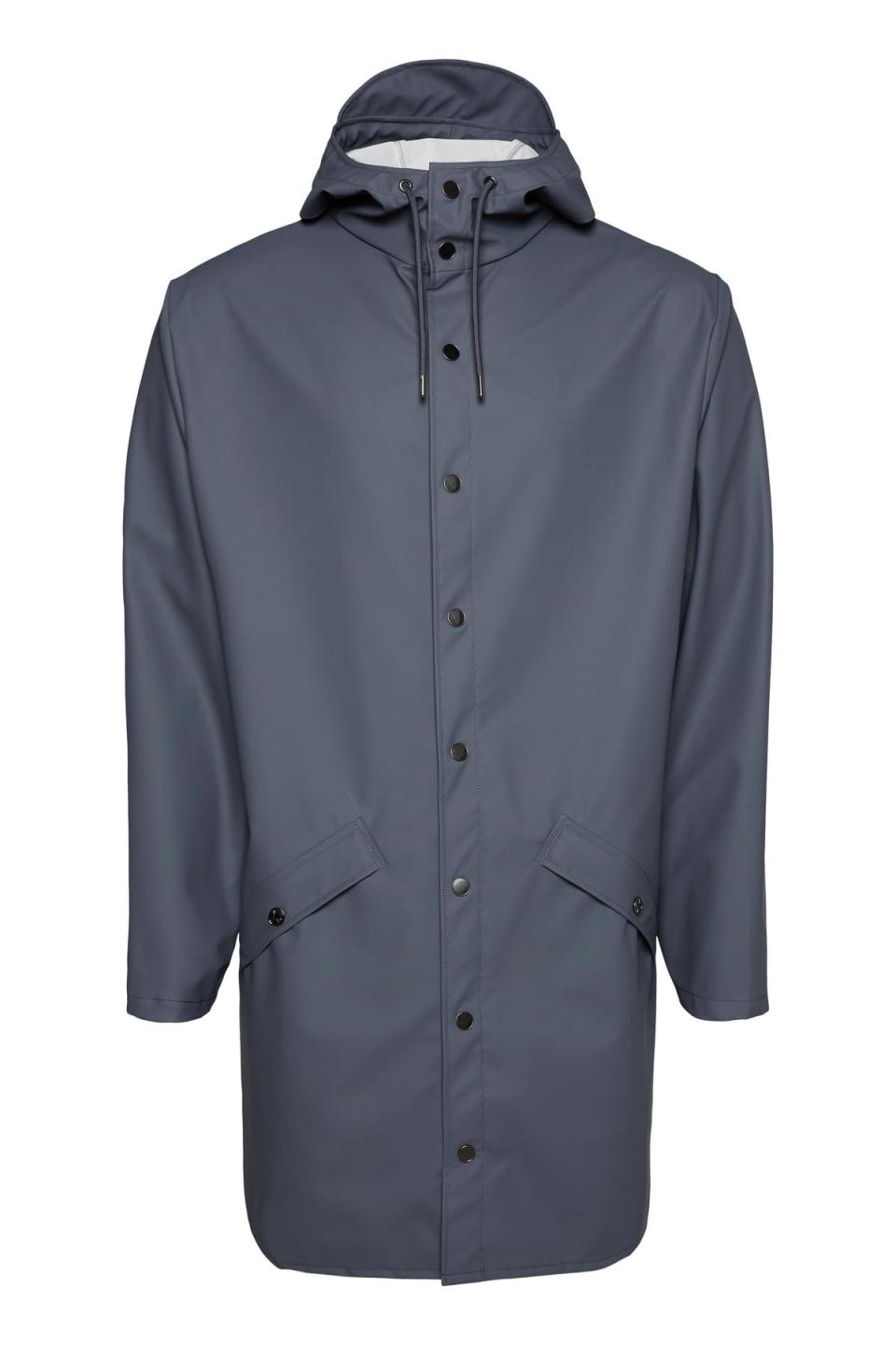 Long Jacket 經典基本款長版防水外套 NT$3,980 Rains。（藍鐘提供）