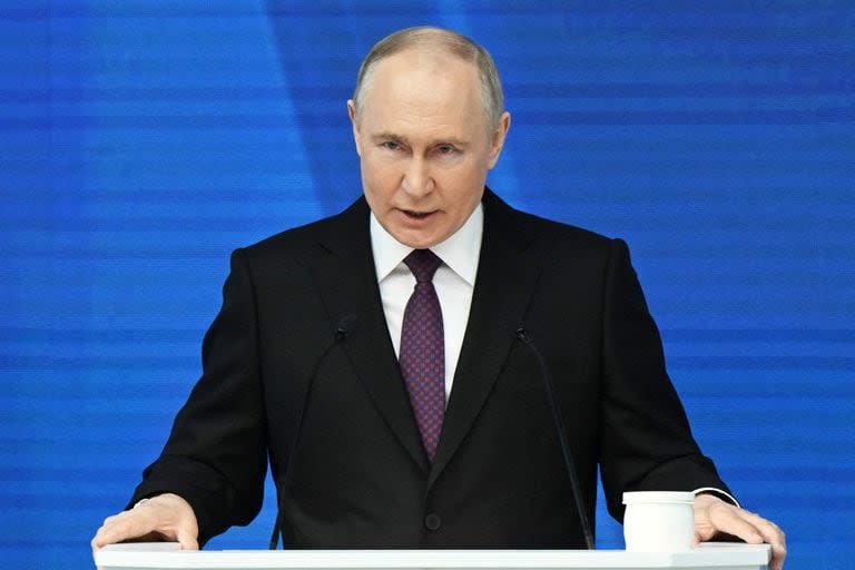 El presidente de Rusia, Vladimir Putin, pronuncia su discurso anual sobre el estado de la nación en el centro de conferencias Gostiny Dvor en el centro de Moscú el 29 de febrero de 2024