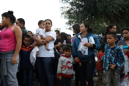 Undocumented immigrant families are released from detention at a bus depot in McAllen, Texas, June 25, 2018. REUTERS/Loren Elliott