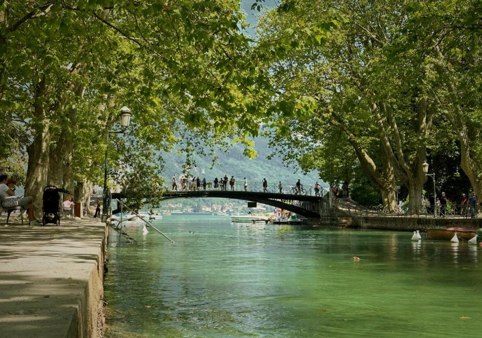 Annecy's Pont des Amours (Adam Batterbee)