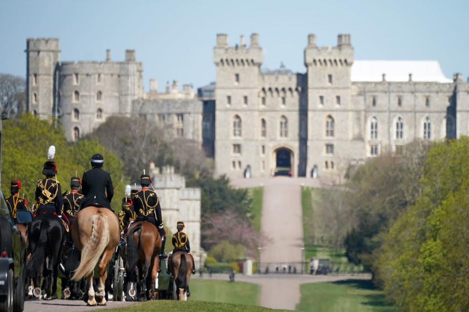 <p>The King's Troop Royal Horse Artillery arrive at Windsor Castle for funeral proceedings. </p>