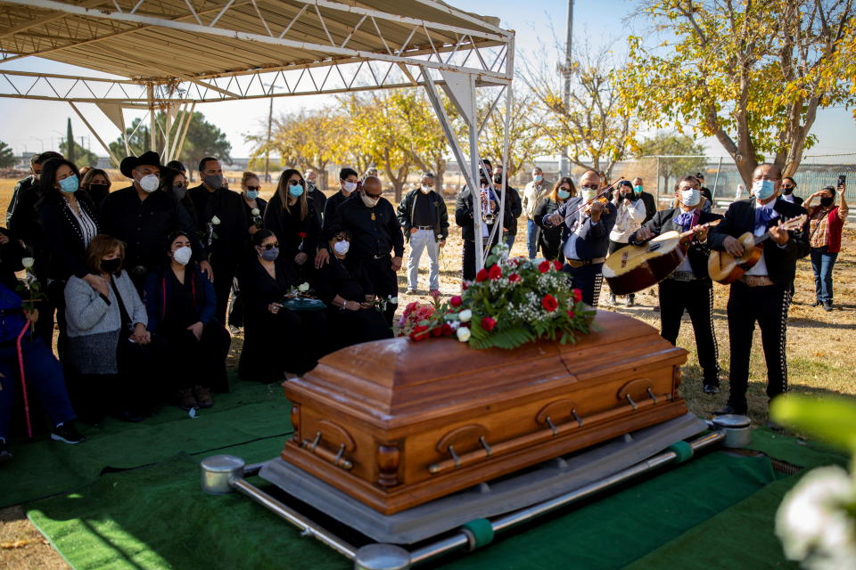 Mariachi musicians play during the funeral of Rudy Cruz Sr., who died of coronavirus disease (COVID-19), at Our Lady of Mount Carmel Cemetery in El Paso, Texas, U.S. November 25, 2020. Picture taken November 25, 2020.    REUTERS/Ivan Pierre Aguirre     TPX IMAGES OF THE DAY