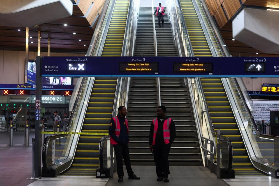 Staff members work at the London Bridge station (REUTERS)