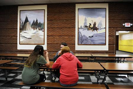 Students eat breakfast at Mahnomen Elementary School in Mahnomen, Minnesota September 26, 2013. REUTERS/Dan Koeck