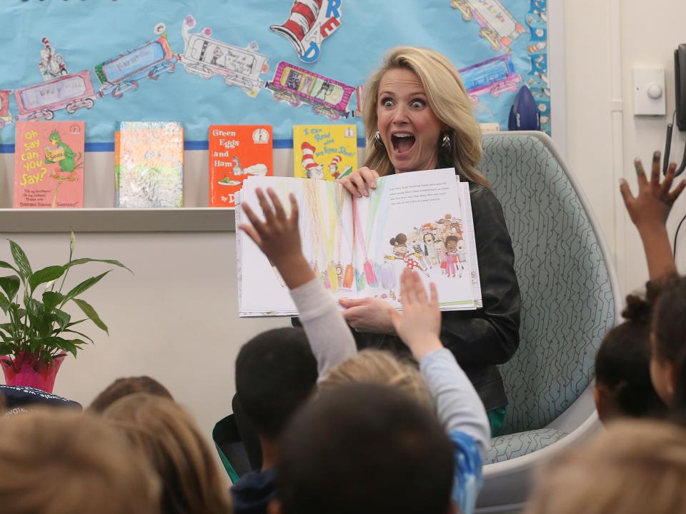 Jennifer Siebel Newsom reads a picture book to young kids.