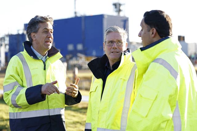 Sir Keir Starmer visits a clean power facility