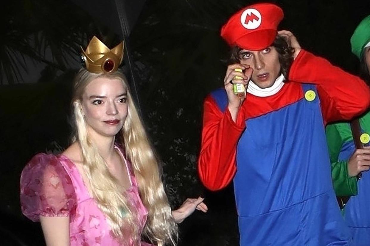 Los Angeles, CA - Actress Anya Taylor-Joy shows off her adorable Princess Peach costume from the Super Mario Bros video games while attending a Halloween party with friends in West Hollywood. Pictured: Anya Taylor-Joy BACKGRID USA 29 OCTOBER 2022 USA: +1 310 798 9111 / usasales@backgrid.com UK: +44 208 344 2007 / uksales@backgrid.com *UK Clients - Pictures Containing Children Please Pixelate Face Prior To Publication*