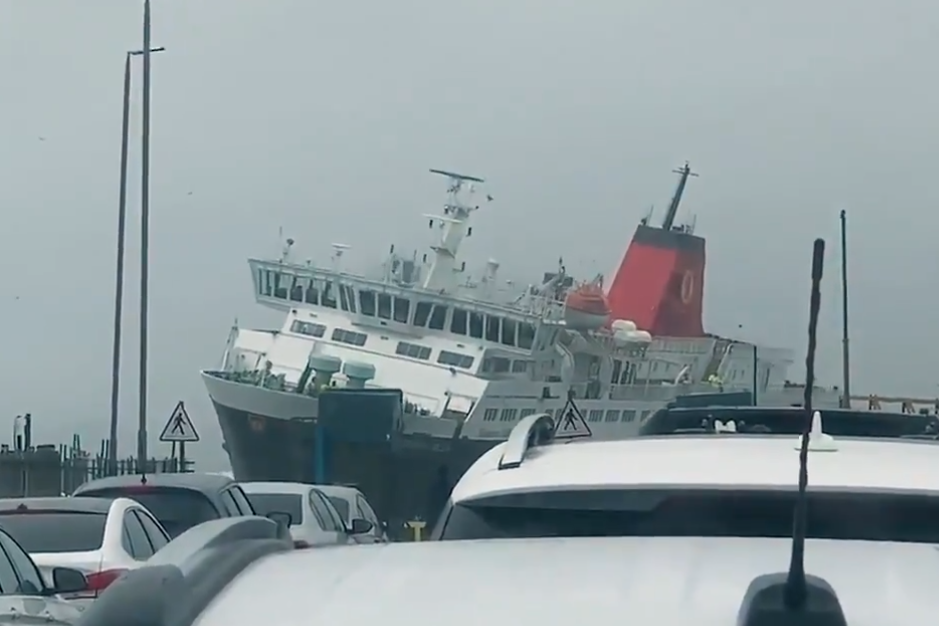 This CalMac ferry was buffeted by Storm Dennis: Twitter/Stuart Bell