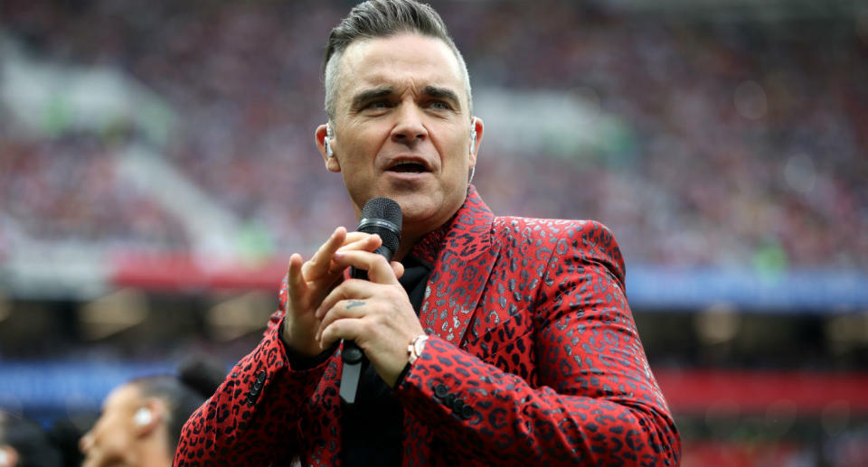 Robbie Williams sorgte bei der WM-Eröffnungsfeier für einen Skandal.