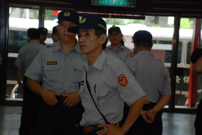 高雄警察局傳出惡劣績效制度，要求基層員警博新聞版面。示意圖。（Photo by Lennon Ying-Dah Wong on Flickr under C.C. License）