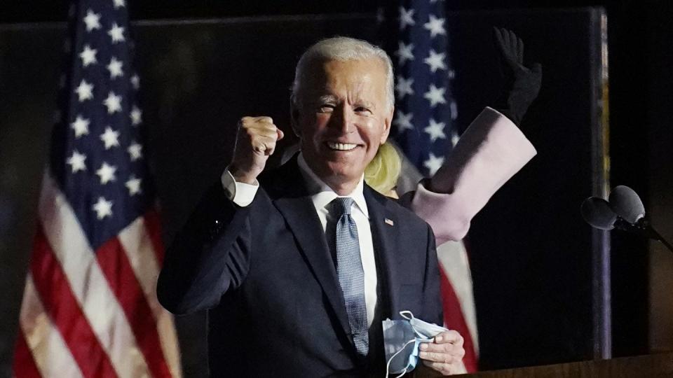 Der neu gewählte Präsident Joe Biden hat nach Vorhersagen von Fernsehsendern bei der US-Wahl 306 Wahlleute gewonnen - deutlich mehr als die erforderlichen 270.