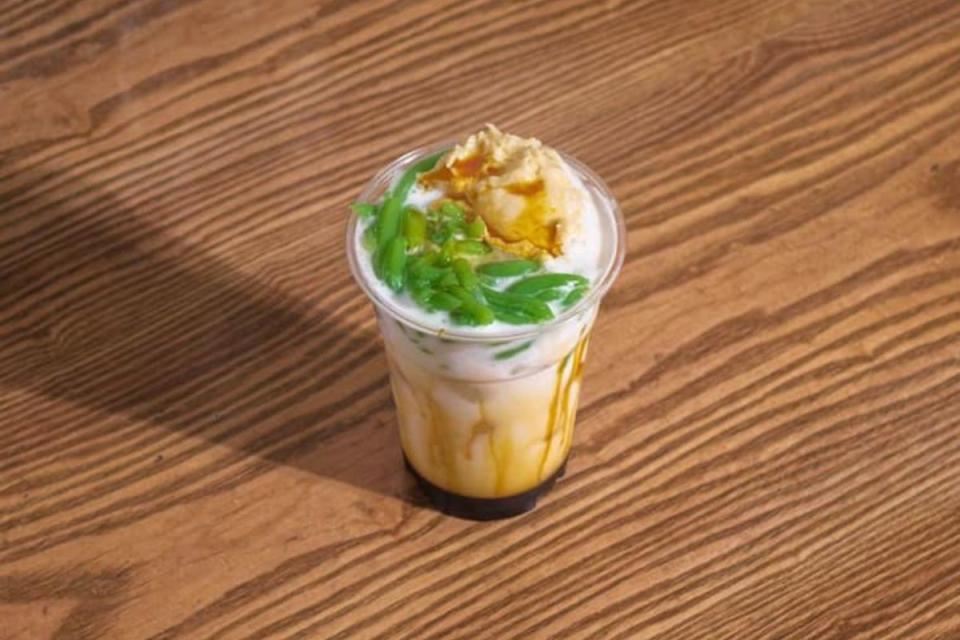Enjoy your meal with the drink-dessert combo of Cendol at Ayam Penyet Ria Shandwick (Photo: Ayam Penyet Ria)