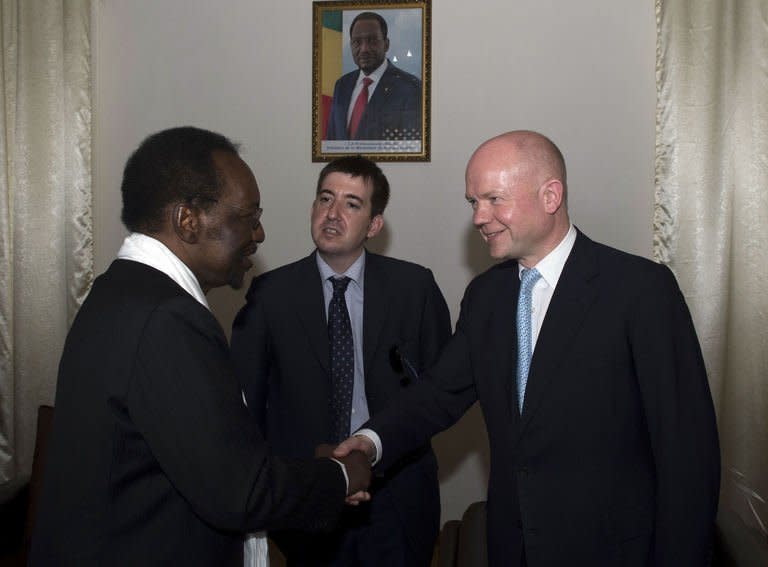 Malian President Dioncounda Traore (L) greets Britain's Foreign Secretary William Hague on March 4, 2013 in Bamako