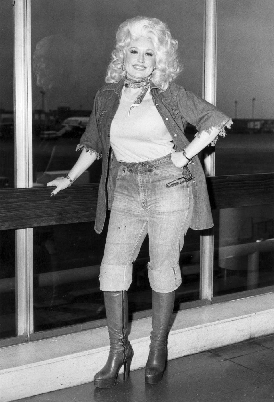 Celebrities at the Airport in the 1970s: The Photos