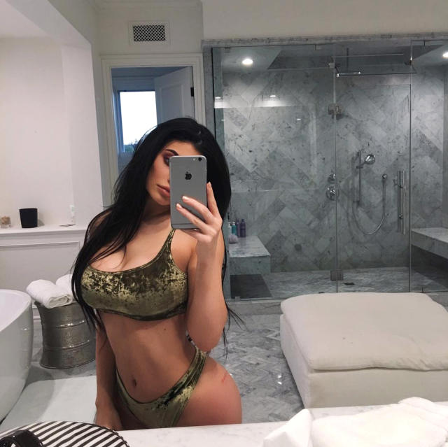 Kardashian-Jenners Bikini Photos: A Comprehensive Guide