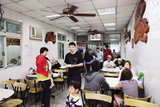  小巧店面，沒有華麗裝潢，但卻是澎湖本島眾人皆知的美味餐館。 