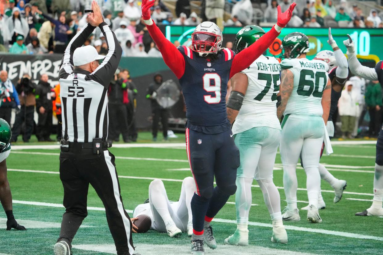 Patriots linebacker Matthew Judon (9) celebrates a sack of New York Jets quarterback Zach Wilson (2) for a safety in the 4th quarter at MetLife Stadium.