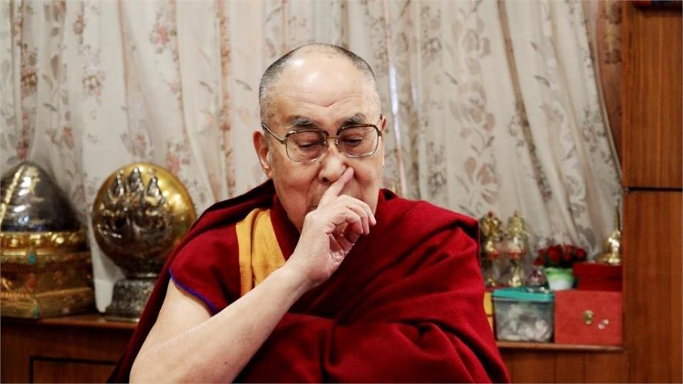 達賴喇嘛示範「九節佛風」呼吸大法