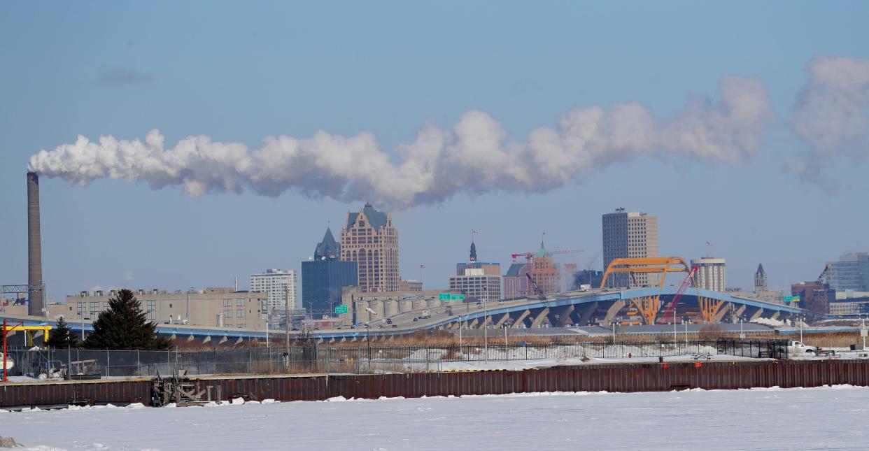 Starting Thursday night and extending into Friday afternoon, the National Weather Service has issued a wind chill advisory for counties in Southeast Wisconsin as an incoming cold front could push wind chills to 25 below zero.