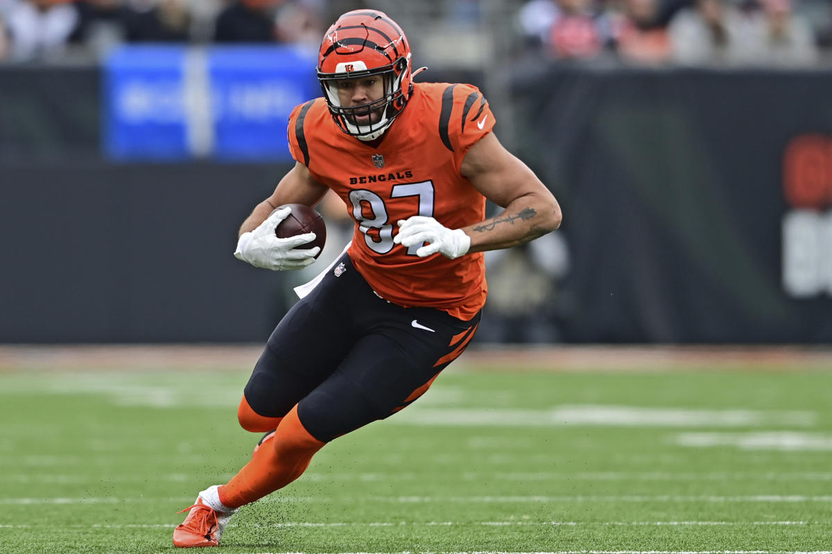 Bengals coach keeping C.J. Uzomah in Super Bowl picture 