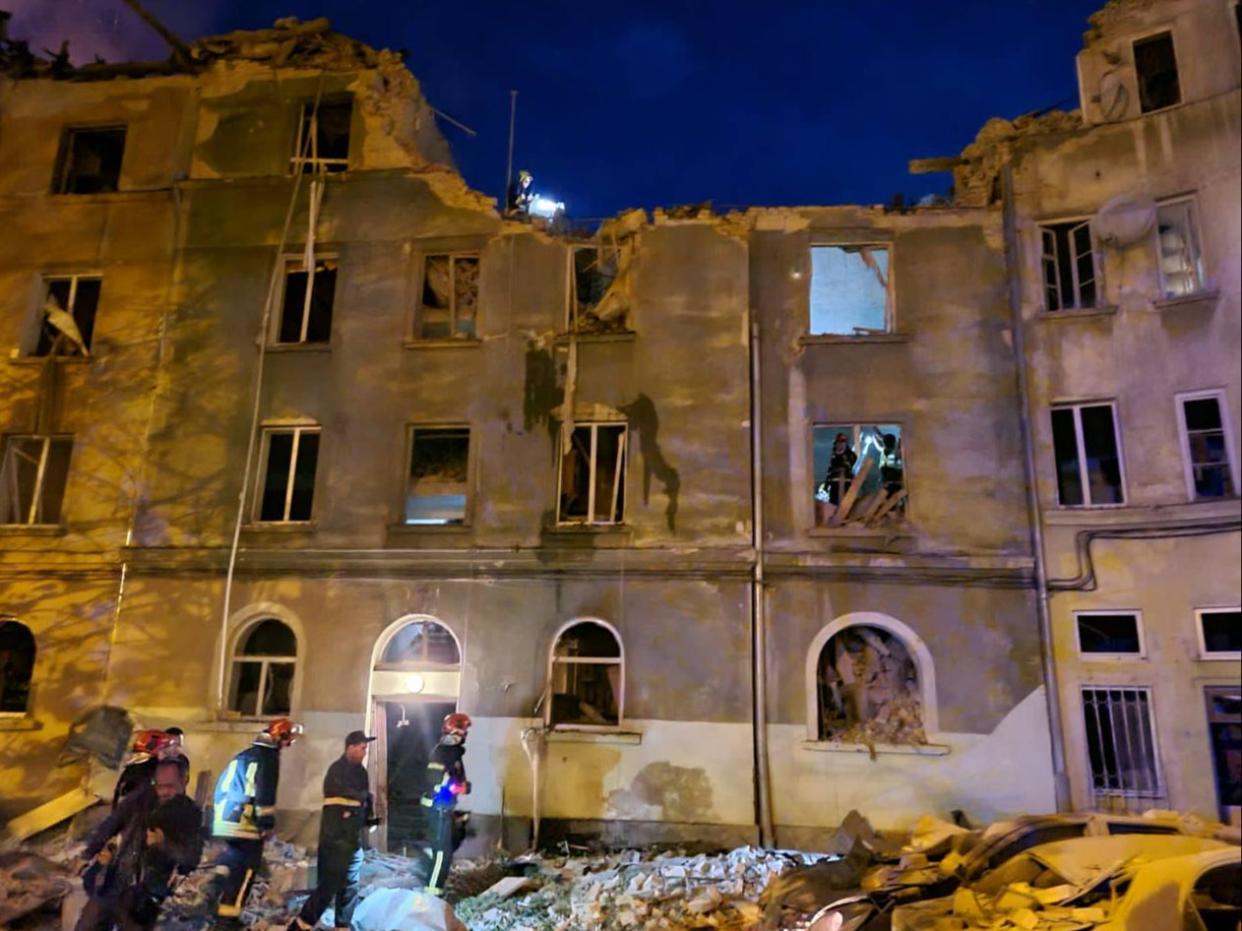 Facade of the residential apartment that was hit by Russian rockets on Monday (Ihor Klymenko/Telegram (obtained by Kyiv Independent))