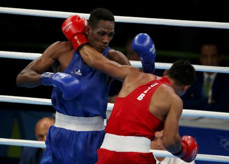 2016 Rio Olympics - Boxing - Final - Men's Light Welter (64kg) Final Bout 272 - Riocentro - Pavilion 6 - Rio de Janeiro, Brazil - 21/08/2016. Fazliddin Gaibnazarov (UZB) of Uzbekistan and Collazo Sotomayor (AZE) of Azerbaijan compete. REUTERS/Matthew Childs