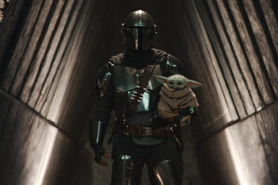 (L-R): Din Djarin (Pedro Pascal) and Grogu in Lucasfilm's THE MANDALORIAN, season three, exclusively on Disney+. ©2023 Lucasfilm Ltd. & TM. All Rights Reserved.