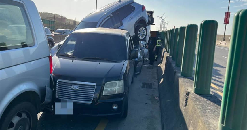 車禍現場畫面。(圖／黃敬文翻攝)