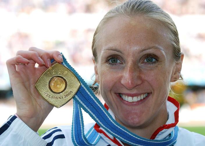 Paula Radcliffe shows off the marathon gold medal she won at the 2005 World Championships in Helsinki (John Giles/PA) (PA Archive)