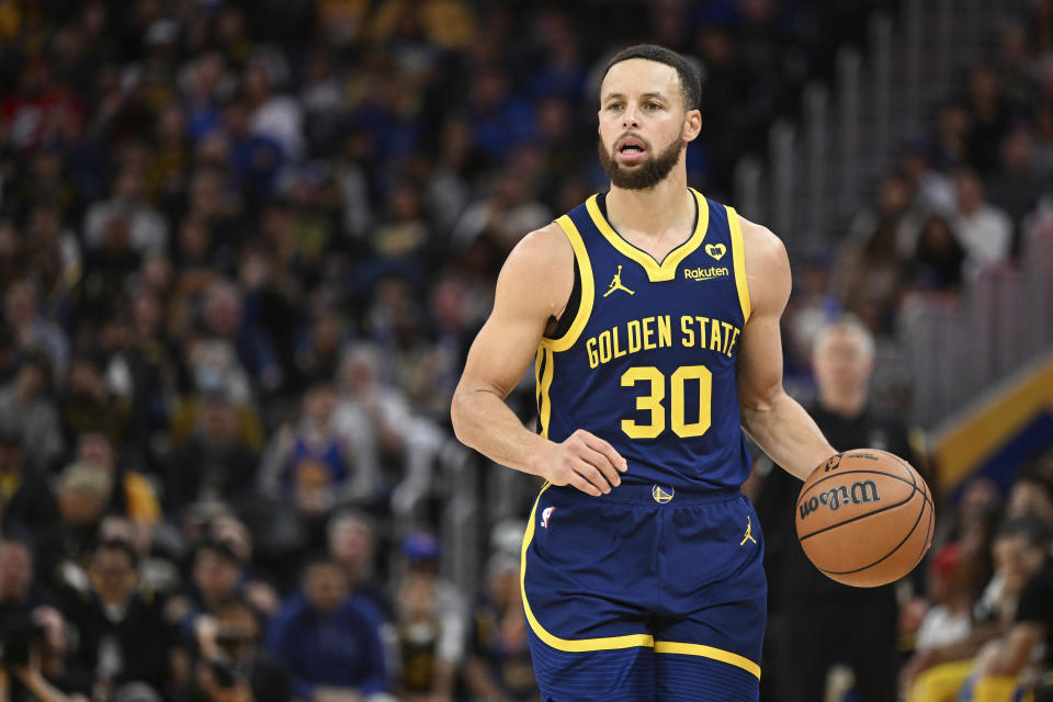 Golden State Warriors guard Stephen Curry dribbles the ball during the second half of the team's NBA basketball game against the Los Angeles Lakers on Saturday, Jan. 27, 2024, in San Francisco. (AP Photo/Nic Coury)