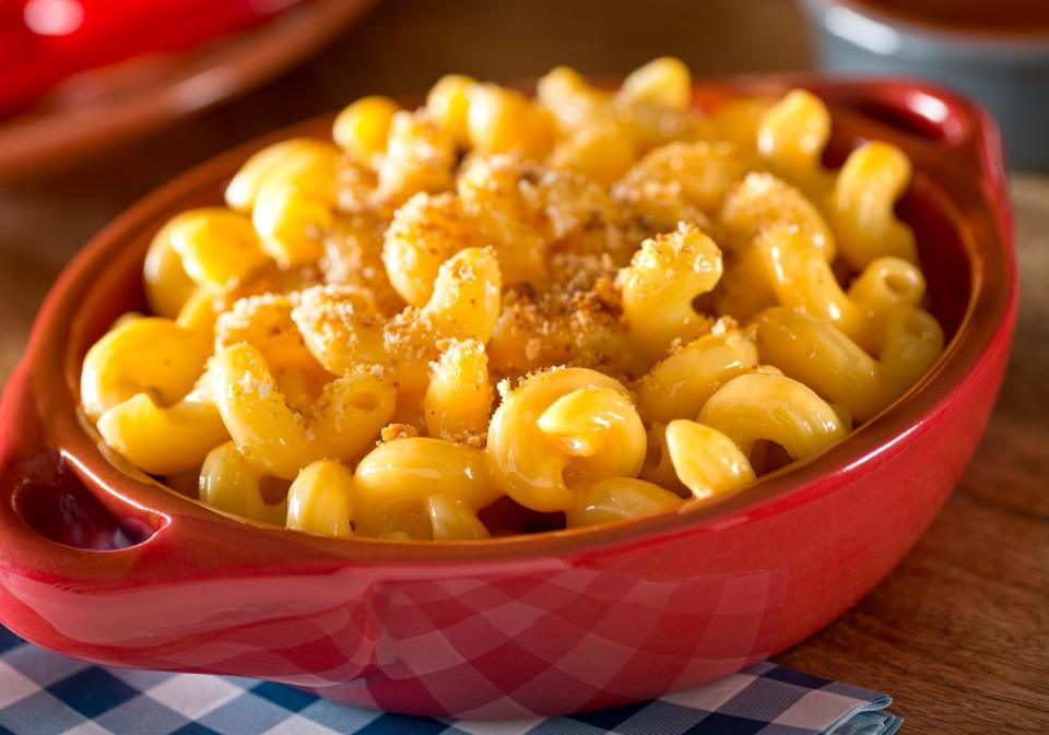 Should you eat mac and cheese with a fork or spoon?