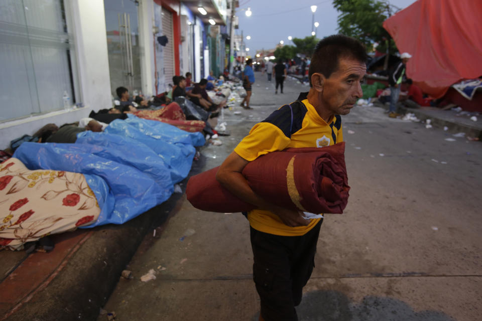 FOTOS | Migrantes toman calles de Huixtla, Chiapas, rumbo a EEUU