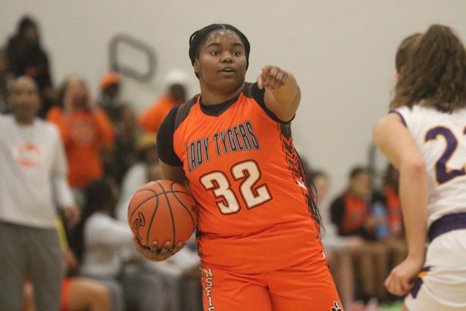 Mansfield Senior's Juleah Windham directs traffic during the Tygers' 39-29 win over Lexington last week.