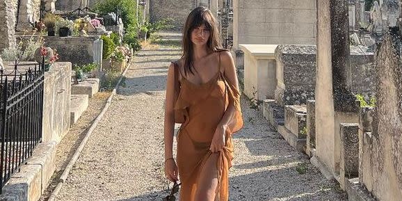 Emily Ratajkowski: Brown Dress, Strappy Sandals