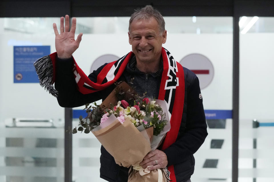 South Korea's new national soccer team head coach Jurgen Klinsmann waves upon his arrival at the Incheon International Airport in Incheron, South Korea, Wednesday, March 8, 2023. Klinsmann, who won the World Cup as a player with West Germany in 1990, replaces Paulo Bento. The Portuguese coach left the team after leading South Korea to the second round at last year's World Cup in Qatar. (AP Photo/Ahn Young-joon)