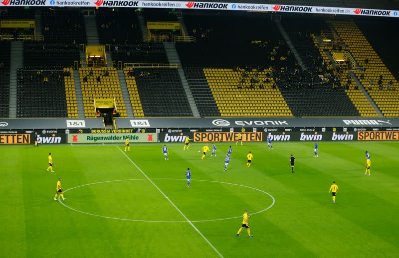 Bundesliga - Borussia Dortmund v Schalke 04