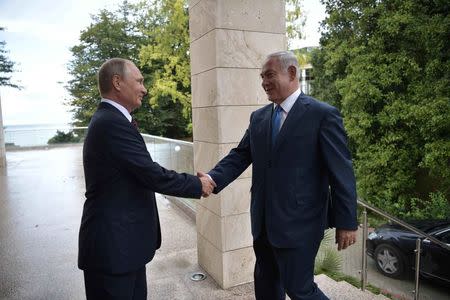 Russian President Vladimir Putin (L) welcomes Israeli Prime Minister Benjamin Netanyahu in Sochi, Russia August 23, 2017. Sputnik/Alexei Nikolsky/Kremlin via REUTERS